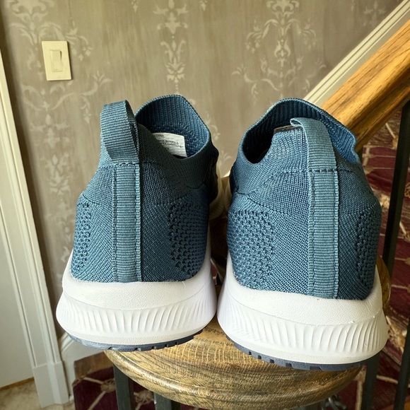 CRANE ladies lightweight slip on sneaker NWOT size 8, perfect condition, blue - Picture 4 of 10